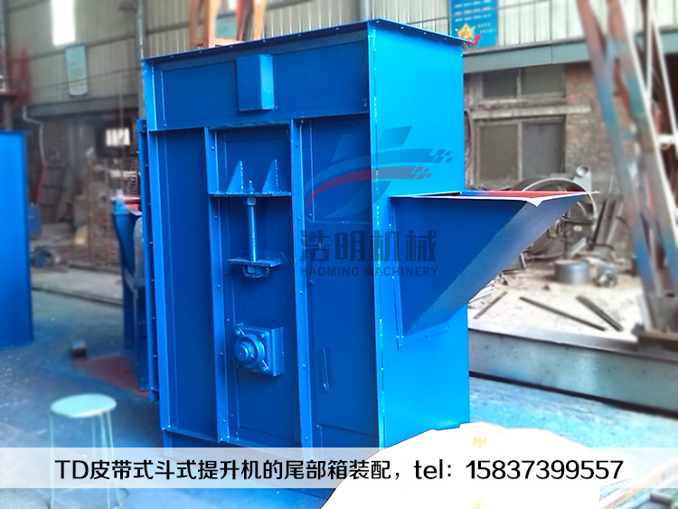 TD皮带斗式提升机的尾部箱体，，，，，，装配有磨练门、视察口、进料口等
